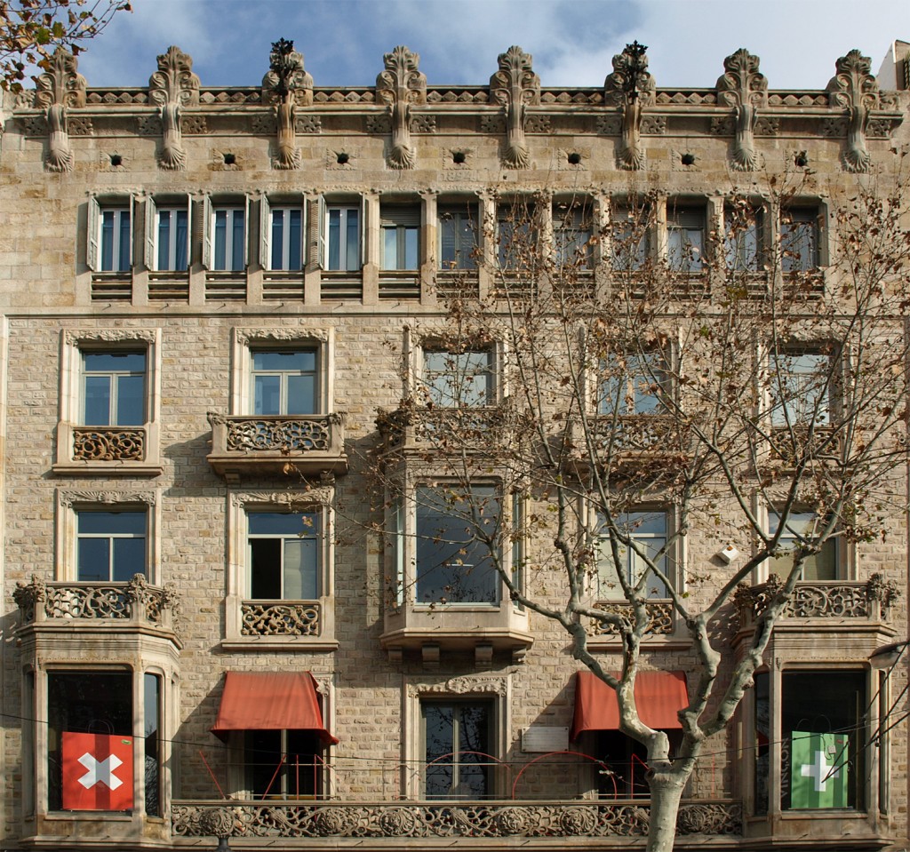  Vincon Barcelona,  una tienda con historia. Fachada de la Casa Casas-Carbó