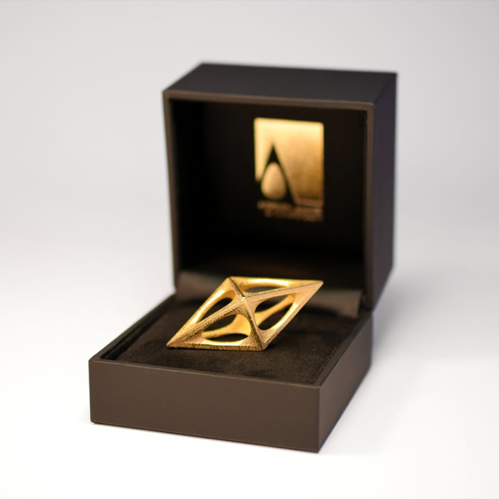 Gold-Trophy-in-Box-715px