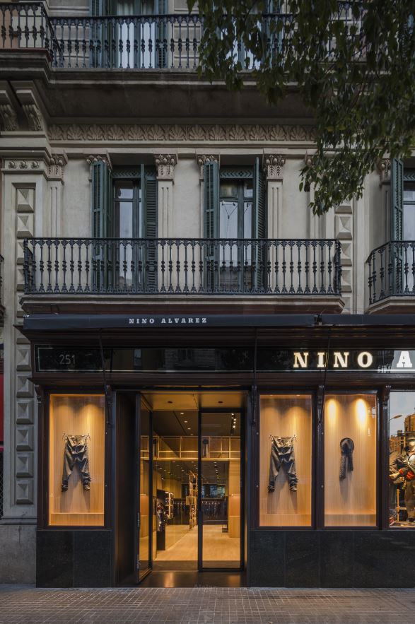 fachada nino alvarez Barcelona by Francesc Rifé retail 