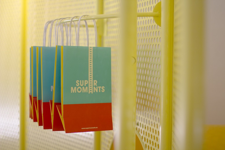 supermoments nuevo concepto retail tienda infantil diseno de culdesac  expositor bolsas