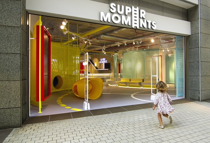 supermoments nuevo concepto retail tienda infantil diseno de culdesac . Centro comercial Aqua Valencia
