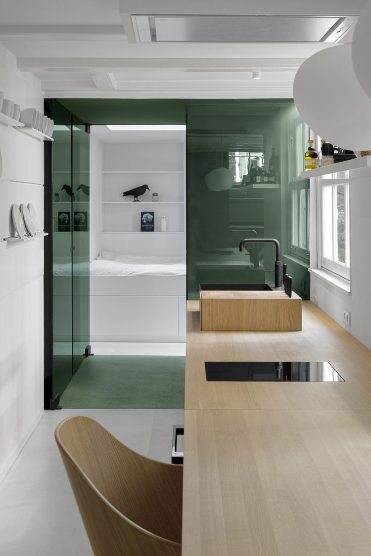 canal house amsterdam studio i29. Diseño de interiores estilo nórdico. Campana perimetral cocina 