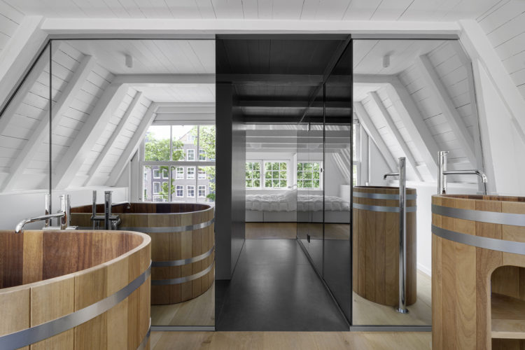 canal house amsterdam studio i29. Diseño de interiores estilo nórdico. Bañera de madera