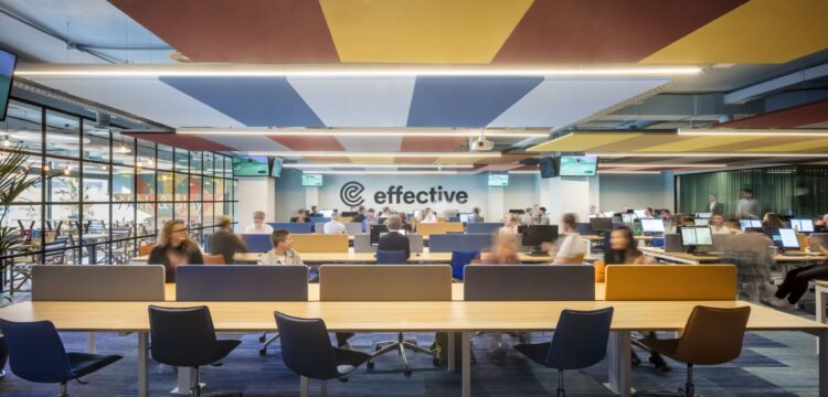 Sede  Effective Communication  en Barcelona por  El EQUIPO CREATIVO. Diseño oficinas. Workplace. Foto Adrian Goula