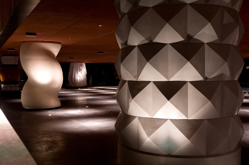 Columnas de la Alhondiga. Philippe Starck