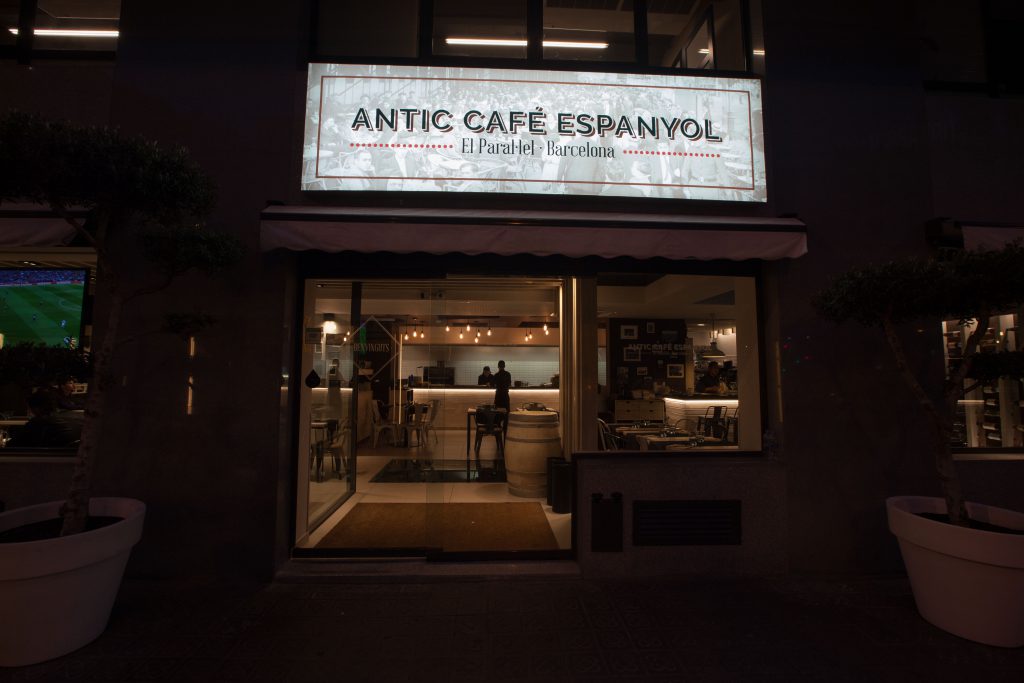 antic-cafe-espanyol-barcelona-renovado-elmer-studio-53